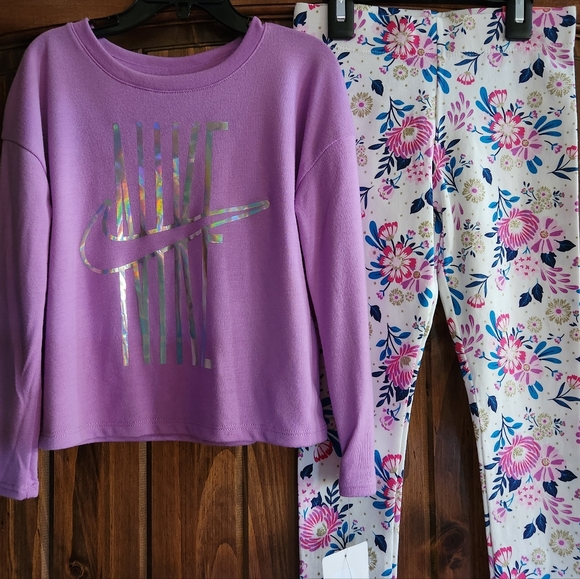 🆕️ Nike Iridesent Futura Graphic Tee - Picture 4 of 4